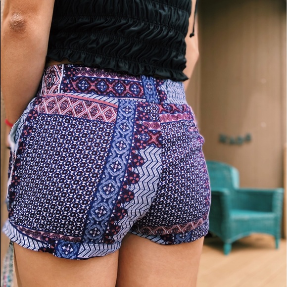Francesca’s Patterned Shorts - Picture 2 of 2